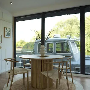 https://80qm-privates-hausboot-in-hamburg-mitte.hamburg-hotels-de.com